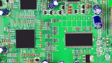 印刷电路板（PCB）: 电子设备的“大脑”